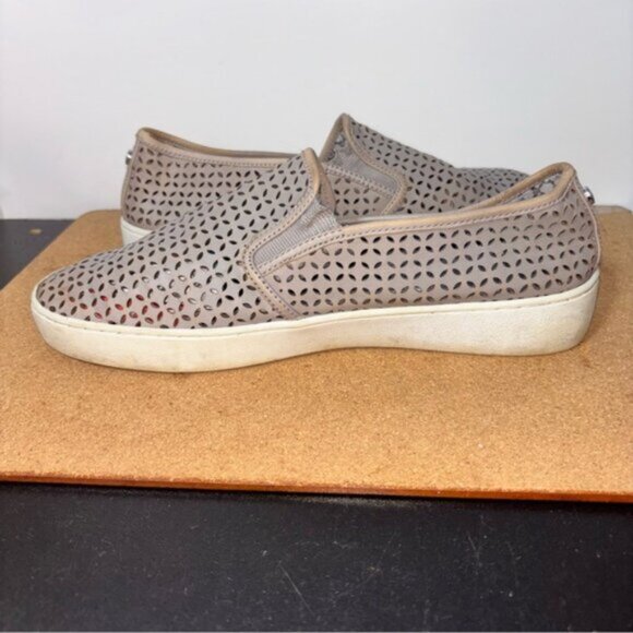 Michael Kors Women's 9.5 Beige Taupe Tan Perforated Slip-On Shoes Casual Summer - Picture 6 of 12